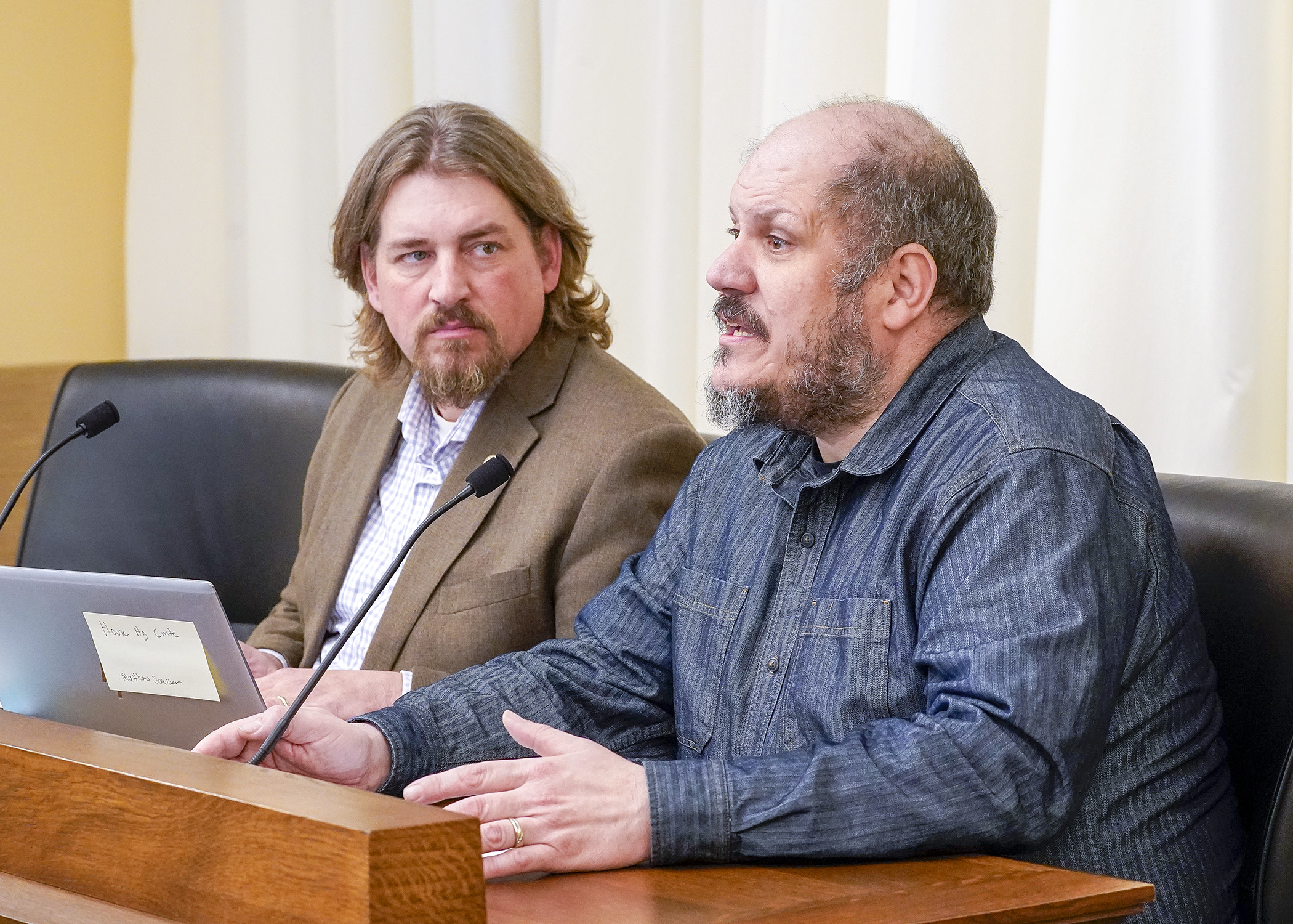Greg Wierschke, owner of Clean Chickens and Co. in Elk River, testifies before the House Agriculture Finance and Policy Committee March 2 in support of a bill sponsored by Rep. Nathan Nelson, left. (Photo by Andrew VonBank)
